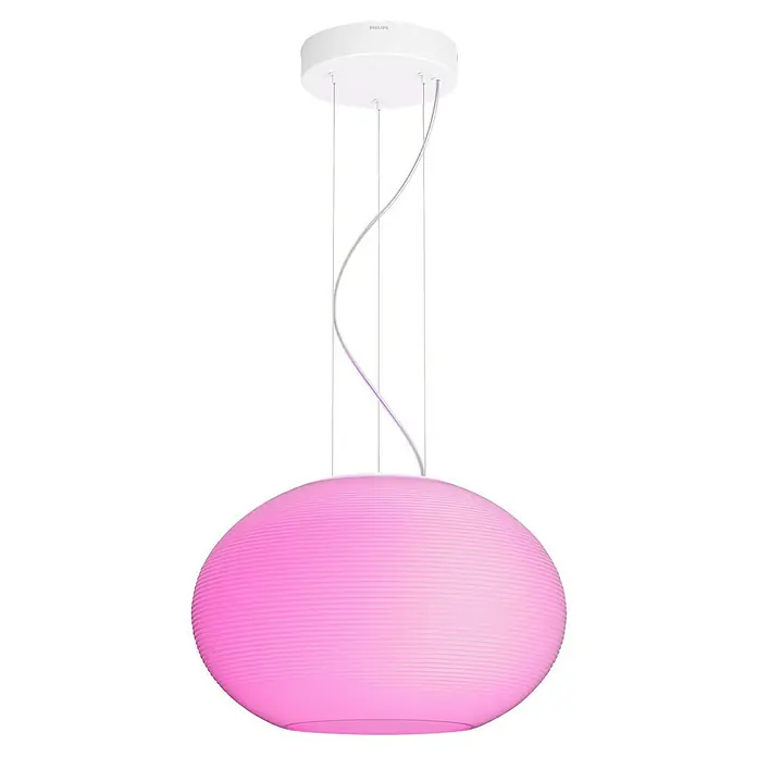 Philips Hue LED-Pendelleuchte Flourish - 39,5 W, L x B x H: 40,1 x 40,1 x 30 cm, Weiß - Nahaufnahme einer rosafarbenen Philips Hue Pendelleuchte mit wellenförmigem Design, die moderne Beleuchtungslösungen präsentiert.