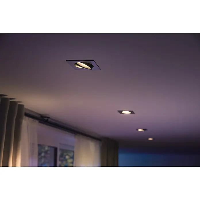 Philips Hue LED-Einbauleuchte White and Color Ambience Centura - 4,2 W, L x B x H: 10 x 9 x 9 cm, Silber, RGBW - Eingebaute LED-Deckenleuchten mit quadratischem Gehäuse und warmweißem Licht, die eine moderne und stilvolle Beleuchtungslösung bieten.