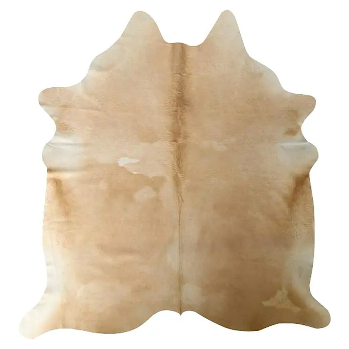 Lederteppich Rind - Farblich sortiert, 170 x 180 cm, 100 % Echtfell - Nahaufnahme einer hellbraunen Kuhfellteppich mit einzigartigen Naturmerkmalen, ideal als dekoratives Element für jeden Raum.