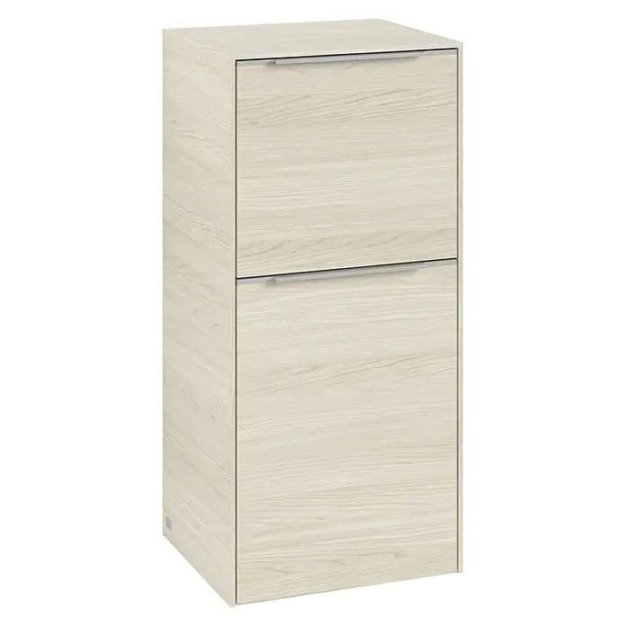 Villeroy & Boch Subway 3.0 Seitenschrank - B x T x H: 40 x 36,2 x 86 cm, White Oak, DIN Anschlag: Rechts, Farbe Griff: Aluminium glänzend - Das Bild zeigt einen modernen, hellen Holzschuhschrank mit zwei Fächern und schlichten, silbernen Griffen.