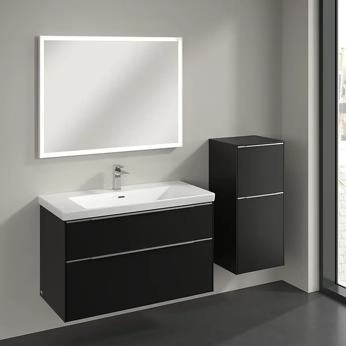 Villeroy & Boch Subway 3.0 Seitenschrank - B x T x H: 40 x 36,2 x 86 cm, Volcano Black, DIN Anschlag: Rechts, Farbe Griff: Aluminium glänzend - Elegantes Badezimmer-Set mit schwarzem Waschtischunterschrank, Waschbecken, Spiegelschrank mit Beleuchtung und passendem Hängeschrank.
