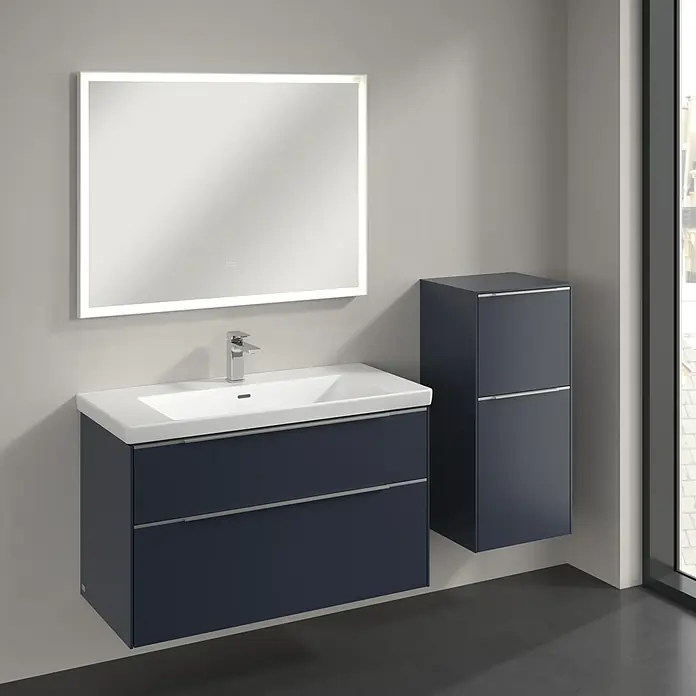 Villeroy & Boch Subway 3.0 Seitenschrank - B x T x H: 40 x 36,2 x 86 cm, Marine Blue, DIN Anschlag: Rechts, Farbe Griff: Aluminium glänzend - Badezimmer-Waschtischkombination mit beleuchtetem Spiegel und Unterschrank in modernem Design. Elegante Badmöbel für ein stilvolles Ambiente.