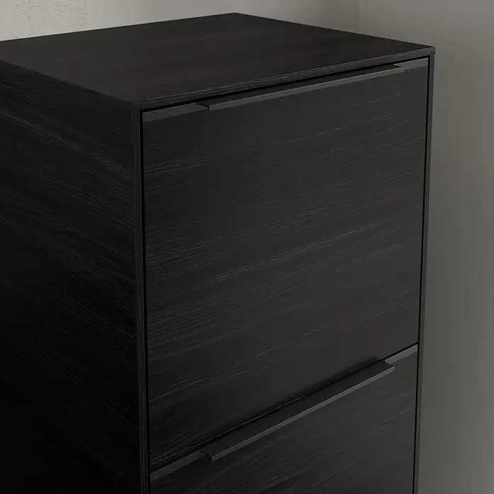 Villeroy & Boch Subway 3.0 Seitenschrank - B x T x H: 40 x 36,2 x 86 cm, Black Oak, DIN Anschlag: Rechts, Farbe Griff: Volcano Black - Ein stilvoller, schwarzer Schuhschrank mit zwei Schubladen und modernen Griffen, ideal für eine elegante Aufbewahrungslösung.