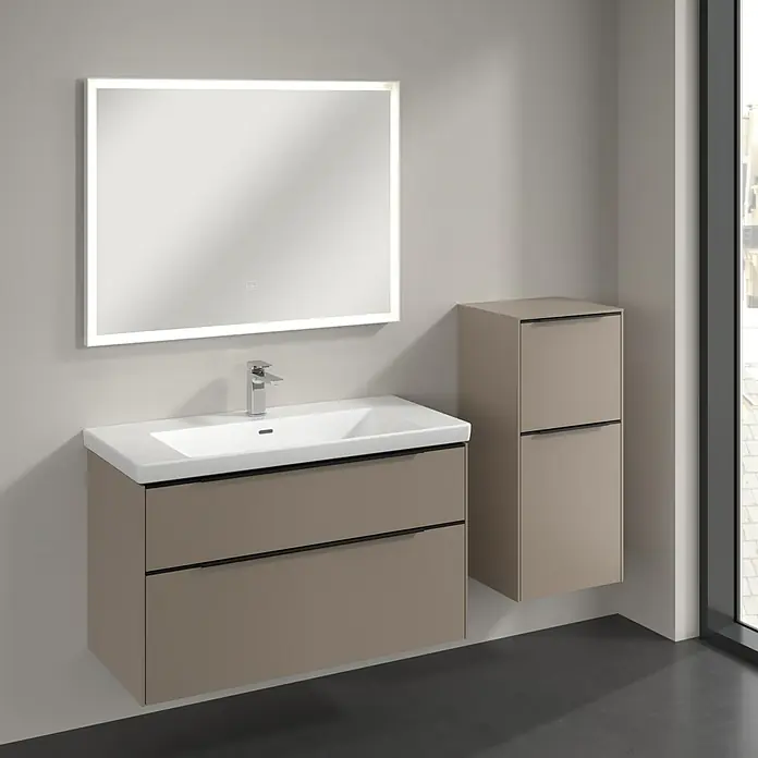 Villeroy & Boch Subway 3.0 Seitenschrank - B x T x H: 40 x 36,2 x 86 cm, Taupe, DIN Anschlag: Rechts, Farbe Griff: Volcano Black - Badezimmer-Waschtischkombination mit Waschbeckenunterschrank, Spiegelschrank und Hochschrank in modernem Design.