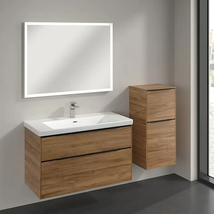 Villeroy & Boch Subway 3.0 Seitenschrank - B x T x H: 40 x 36,2 x 86 cm, Kansas Oak, DIN Anschlag: Rechts, Farbe Griff: Volcano Black - Elegantes Badezimmer-Ensemble mit Waschtischunterschrank in Holzoptik, passendem Spiegelschrank und Hochschrank für ein modernes Ambiente.