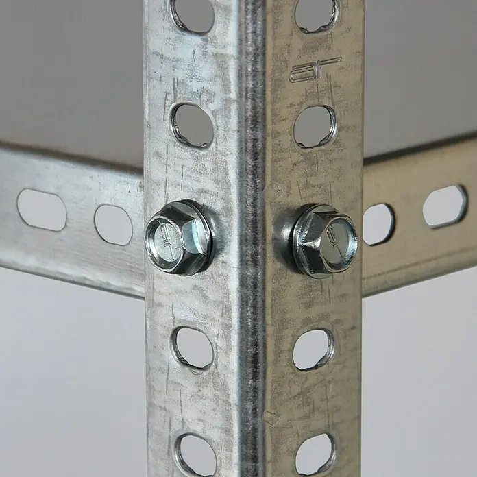 AR Shelving Metallregal - H x B x T: 250 x 100 x 40 cm, Traglast pro Boden: 100 kg, Anzahl Böden: 4 Stk., Schrauben, Silber - Nahaufnahme eines verzinkten Regals, befestigt mit zwei Sechskantschrauben, die die Stabilität und Tragfähigkeit betonen.