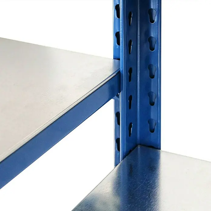 AR Shelving Metallregal T-Profil Grundelement - H x B x T: 250 x 100 x 30 cm, Traglast pro Boden: 250 kg, Anzahl Böden: 4 Stk., Stecken, Blau - Detailaufnahme eines blauen Schwerlastregals mit Metallböden, das Stabilität und Funktionalität für Lagerzwecke bietet.