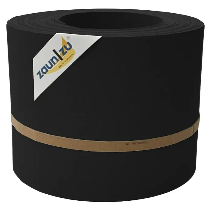 zaun|zu Sichtschutzstreifen Premium - 25,5 m x 19 cm, Tiefschwarz - Eine Rolle schwarzer Zaunfolie von Zaun|Zu, umwickelt mit einem braunen Papierband mit dem Aufdruck "Recyclable".