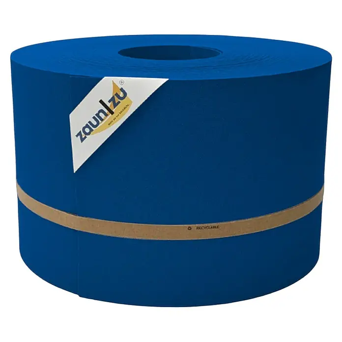 zaun|zu Sichtschutzstreifen Premium - 50 m x 19 cm, Blau - Nahaufnahme einer Zaun/Zu Rolle aus blauem Zaun-Sichtschutz mit einer Papierbanderole, die das Produkt zusammenhält.