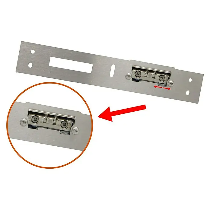 Splendoor Tagesfalle - Passend für: Splendoor Haustüren Thermodoor PLUS, DIN Anschlag: Rechts - Das Bild zeigt eine verstellbare Montageplatte, die vielseitig für verschiedene Installationen eingesetzt werden kann.