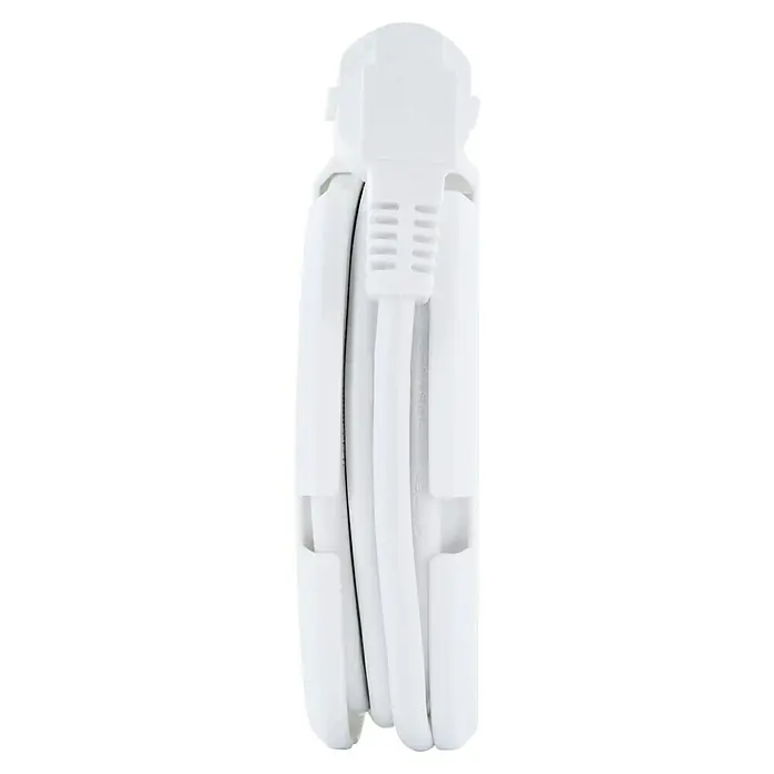 Schwaiger Mehrfachstecker - 1 x Schukostecker (Typ F), USB-A-Buchse (2 Stk.), Weiß - Nahaufnahme eines weißen USB-Kabels, das ordentlich aufgewickelt und für den Transport oder die Lagerung gesichert ist.