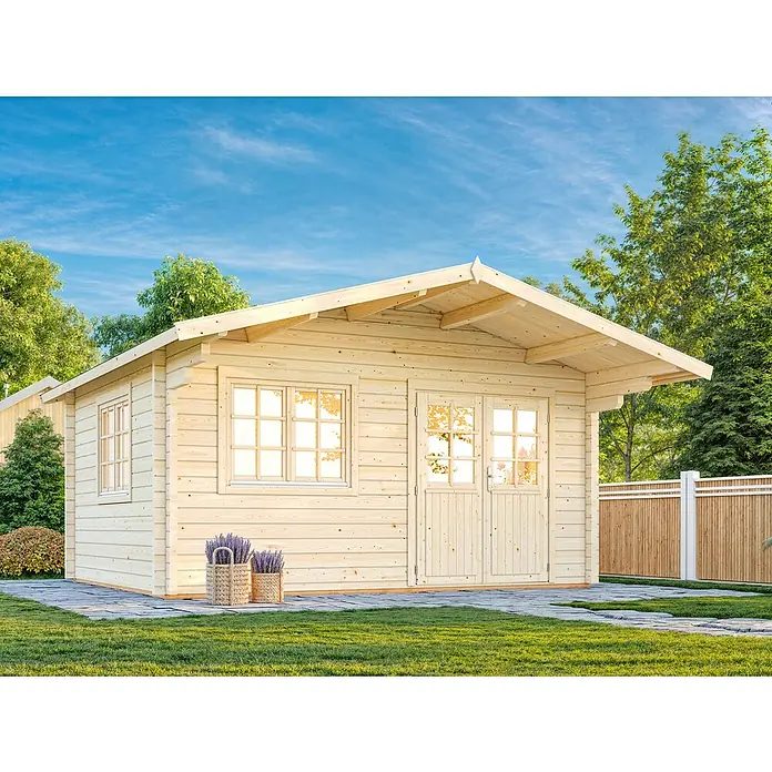 Palmako Gartenhaus - Außenmaß inkl. Dachüberstand (B x T): 514 x 524 cm, Holz, Natur, tauchgrundiert - Ein helles Holzgartenhaus mit Fenstern und Doppeltür, umgeben von Grünflächen. Perfekt für den Garten.