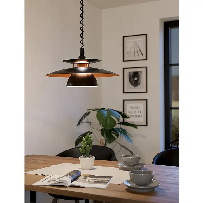 Eglo Pendelleuchte rund Brenda - 60 W, Ø x H: 43 x 110 cm, Schwarz, E27 - Elegante Pendelleuchte in Schwarz und Kupfer über einem Esstisch. Das moderne Design ergänzt das Interieur perfekt und sorgt für angenehmes Licht.