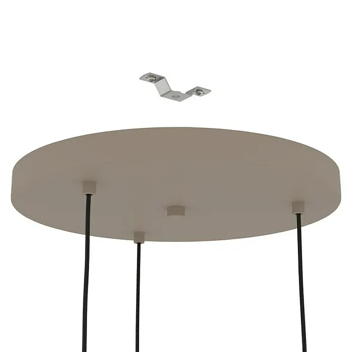 Eglo Romazzina Pendelleuchte - 120 W, Ø x H: 46 x 110 cm, Sand, E27 - Nahaufnahme einer runden Deckenleuchte in Beige mit filigranen schwarzen Pendelkabeln und einer eleganten Halterung.
