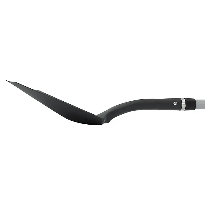 Bellota Pala multiusos cuadrada - Ancho: 24 cm, Negro - Aquí hay un primer plano de una pala de nieve negra con un borde dentado y un mango gris sobre un fondo negro.