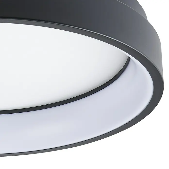 Eglo connect.z LED-Deckenleuchte rund Marghera-Z - 26 W, Ø x H: 60 x 11 cm, Schwarz, RGBW - Nahaufnahme einer modernen Deckenleuchte mit einem runden Design und einem hellen Lichtelement.