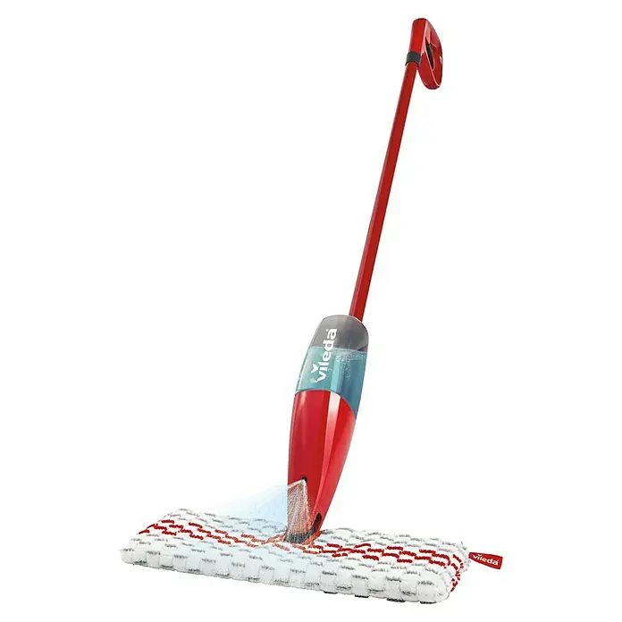 Vileda Bodenwischer Spray & Clean Sprühwischer - 2 -tlg. - Ein roter Vileda-Sprühmopp mit einem weißen und roten Moppkopf steht aufrecht, bereit für die Reinigung.