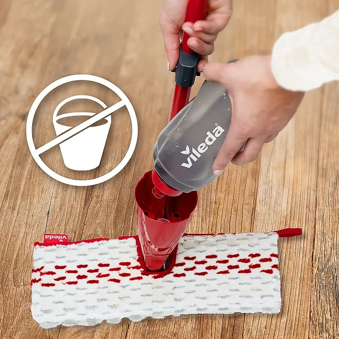 Vileda Bodenwischer Spray & Clean Sprühwischer - 2 -tlg. - Der Vileda Wischer wird mit einer Wasserflasche nachgefüllt, ein Symbol zeigt, dass kein Eimer benötigt wird.