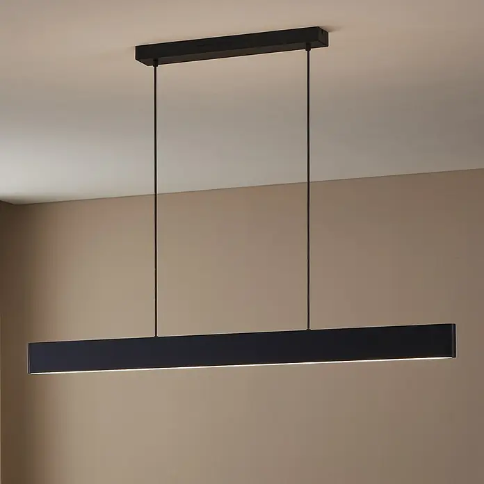 Eglo LED-Pendelleuchte Andreas-Z - 38 W, L x B x H: 117 x 7 x 110 cm, Schwarz, RGBW - Ein modernes, schwarzes LED-Hängeleuchte, das minimalistisches Design und effiziente Beleuchtung vereint, hängt von der Decke.