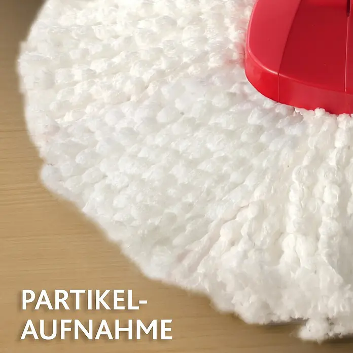 Vileda Easy Wring+Clean Ersatz-Bezug - 100 % Mikrofaser - Das Bild zeigt einen Mopp mit einem roten Kopf und weißen, flauschigen Fasern, der Partikel aufnimmt.