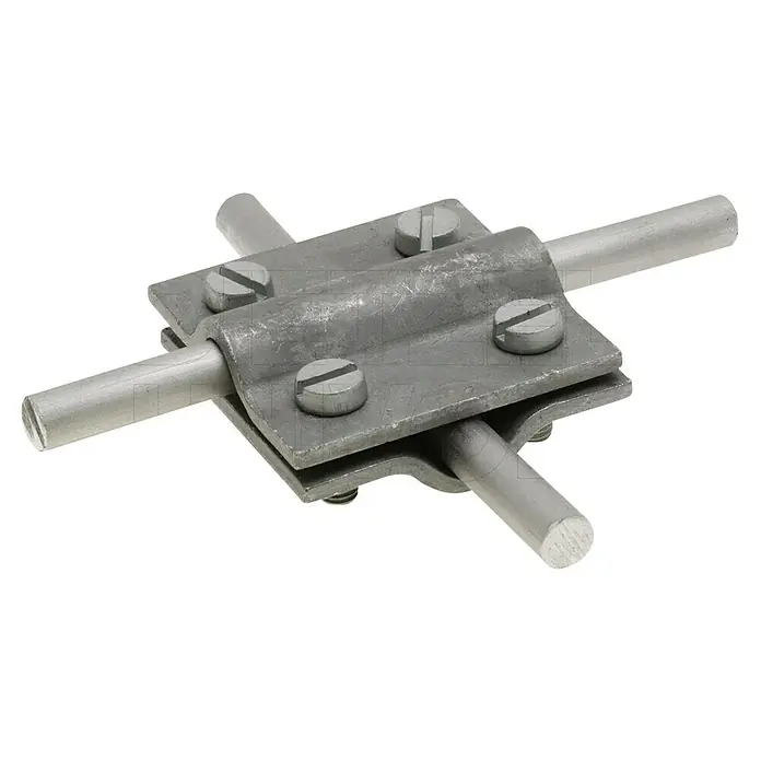 Dietzel Univolt Kreuzverbinder Rund - Stahl, Passend für: Rundleiterdurchmesser 8 bis 10 mm - Nahaufnahme einer galvanisierten Kreuzverbinder-Klemme mit vier Schrauben, die zwei Metallstangen miteinander verbindet.