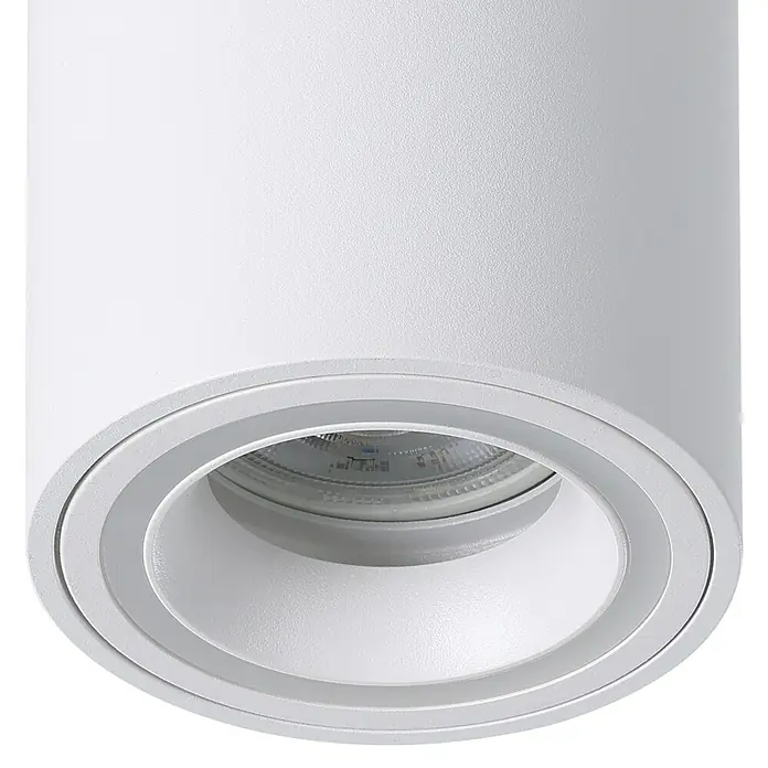 Eglo connect.z LED-Spot Carosso-Z - 4,9 W - Nahaufnahme einer weißen Deckenleuchte. Das runde Design und die helle Farbe passen perfekt zu modernen Innenräumen.