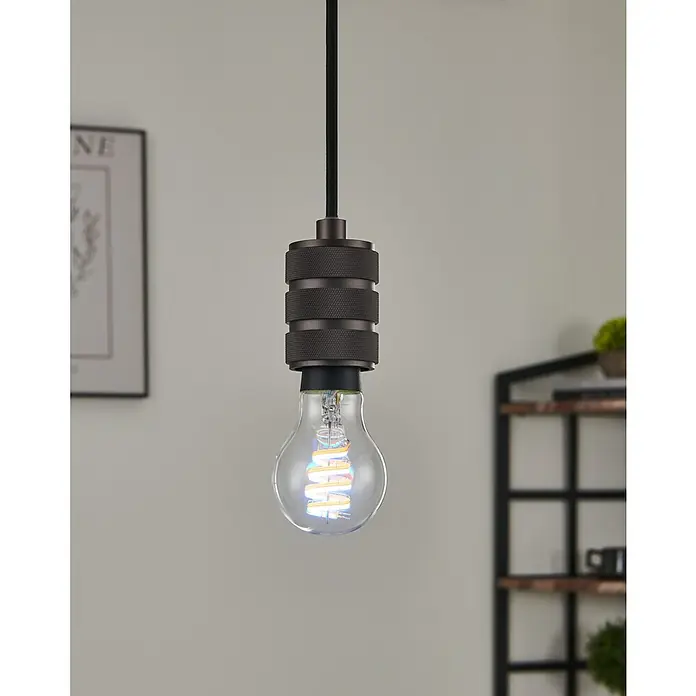 Eglo connect.z Smart-LED-Lampe - E27, Dimmbar, RGBW, 5 W, 400 lm, A60, 1 Stk. - Nahaufnahme einer Pendelleuchte mit einer dekorativen Glühbirne und einem bronzefarbenen Lampensockel.
