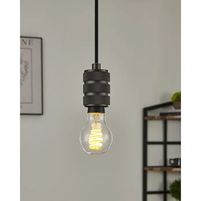 Eglo connect.z Smart-LED-Lampe - E27, Dimmbar, RGBW, 5 W, 400 lm, A60, 1 Stk. - Nahaufnahme einer trendigen, minimalistischen Pendelleuchte mit einer dekorativen Glühbirne und einem dunklen, metallischen Lampensockel.