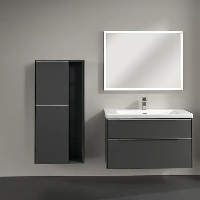 Villeroy & Boch Subway 3.0 Seitenschrank - B x T x H: 57,4 x 36,2 x 120 cm, Graphite, DIN Anschlag: Links, Farbe Griff: Aluminium glänzend - Modernes Badezimmer-Set in Grau mit Waschtisch, Unterschrank und beleuchtetem Spiegel für ein stilvolles Ambiente.