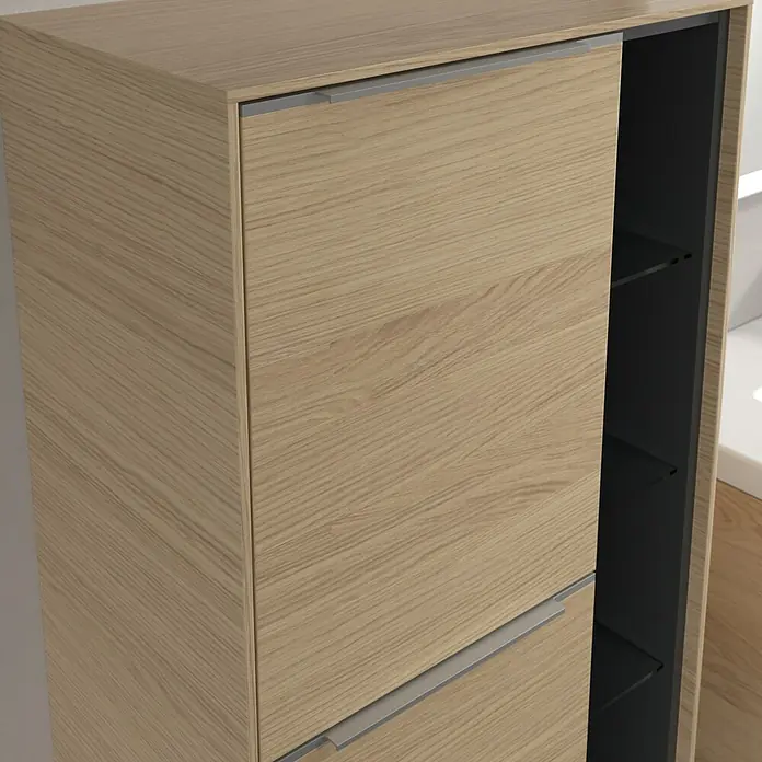Villeroy & Boch Subway 3.0 Seitenschrank - B x T x H: 57,4 x 36,2 x 120 cm, Nordik Oak, DIN Anschlag: Links, Farbe Griff: Aluminium glänzend - Der moderne Holzschuhschrank mit silbernen Griffen bietet stilvolle Aufbewahrung. Er ist praktisch und optisch ansprechend.