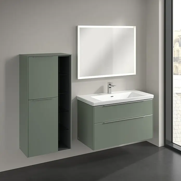 Villeroy & Boch Subway 3.0 Seitenschrank - B x T x H: 57,4 x 36,2 x 120 cm, Soft Green, DIN Anschlag: Links, Farbe Griff: Aluminium glänzend - Modernes Badezimmer-Set in Grün mit Waschbeckenunterschrank, Spiegelschrank mit Beleuchtung und Hochschrank. Stilvolles Design für Ihr Bad.