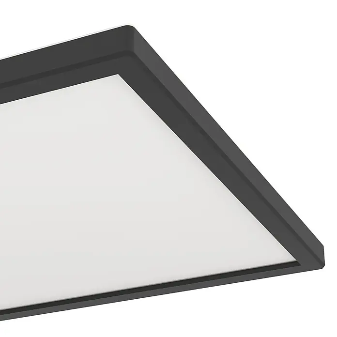 Eglo Connect LED-Deckenleuchte Rovito-Z - 13,4 W, L x B x H: 29 x 29 x 3 cm, Schwarz, RGBW - Nahaufnahme eines weißen LED-Panels mit einem schlanken, grauen Rahmen. Das moderne Design sorgt für eine gleichmäßige Ausleuchtung.
