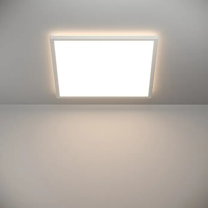 Eglo LED-Deckenleuchte Rovito - 17 W, L x B x H: 50 x 50 x 3,2 cm, Weiß, Tageslichtweiß - Aufnahme einer modernen, quadratischen Deckenleuchte mit sanfter Hintergrundbeleuchtung, die ein helles, einladendes Licht ausstrahlt.