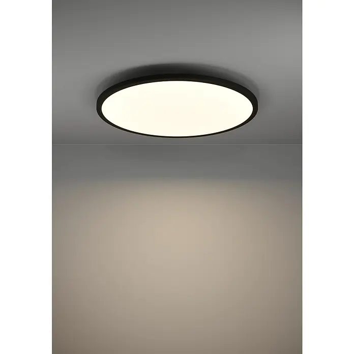 Eglo Connect LED-Deckenleuchte rund Sarsina-Z - 41 W, Ø x H: 60 x 5,2 cm, Schwarz, Tageslichtweiß - Ein modernes Deckenlicht mit einem schwarzen Rahmen und einem runden, strahlend weißen Leuchtkörper, das eine gleichmäßige Ausleuchtung bietet.