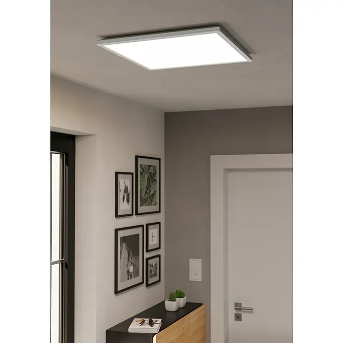 Eglo Connect LED-Deckenleuchte Rovito-Z - 17 W, L x B x H: 50 x 50 x 3,2 cm, Weiß, RGBW - Deckenleuchte in einem Flur.