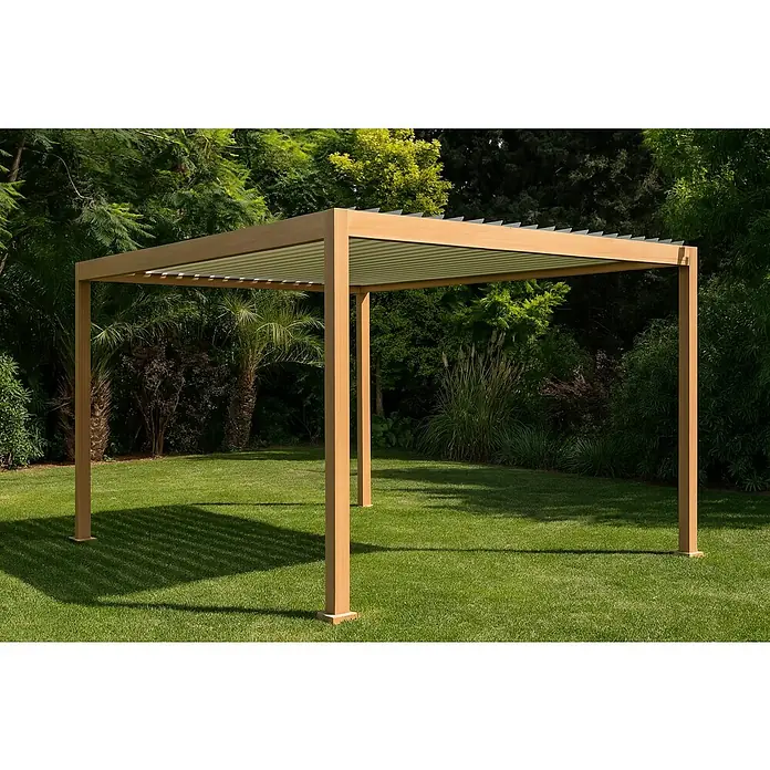 Sunfun Pérgola estándar Lanzarote - An x Pr: 294 x 294 cm, Arena/Blanco, Aluminio - Imagen exterior de una pérgola moderna con techo de lamas sobre un césped cuidado, rodeada de exuberante vegetación. Ideal para jardines elegantes.