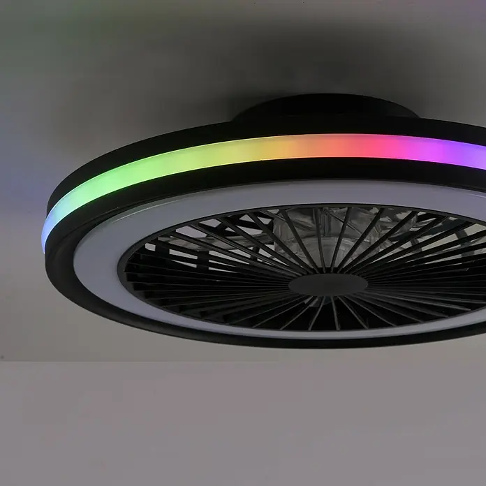 Just Light Ventilador de techo Brandon - Diámetro: 46,5 cm, Negro, 36 W, RGB - Ventilador de techo con iluminación LED. El ventilador tiene un marco negro y un anillo con colores alternados.