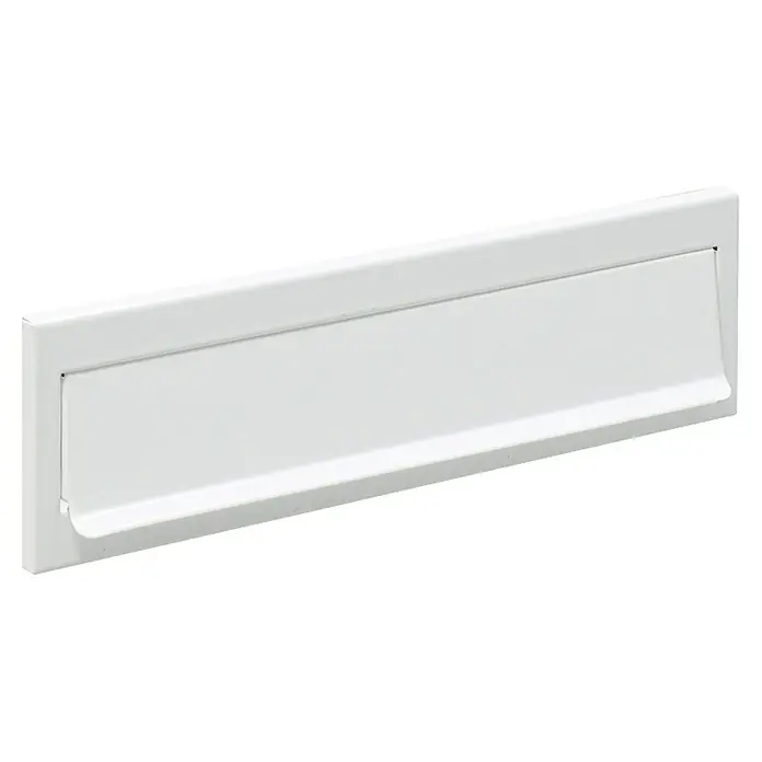 Arregui Bocacartas C-603 - L x An x Al: 24,8 x 7,3 x 2 cm, Acero, Blanco - Primer plano de una ranura de buzón blanca, que muestra su diseño elegante y líneas limpias.  Añade estilo a cualquier puerta.