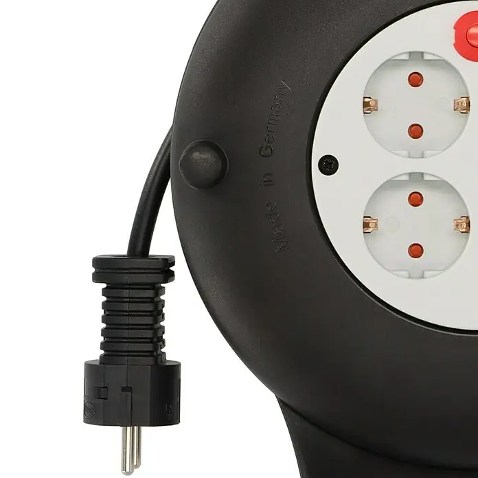 Brennenstuhl Kabeltrommel Vario Line VL2-X - Kunststoff, 10 m, H05VV-F, IP20 - Steckdosen-Kabelaufroller in Schwarz mit weißem Einsatz und Stecker. "Made in Germany" Beschriftung sichtbar.