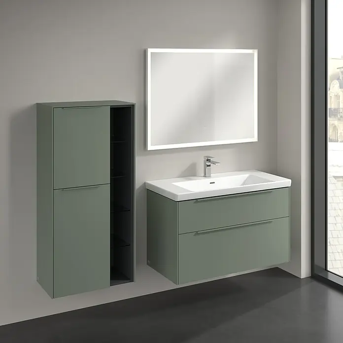 Villeroy & Boch Subway 3.0 Seitenschrank - B x T x H: 57,4 x 36,2 x 120 cm, Soft Green, DIN Anschlag: Links, Farbe Griff: Monochrom - Elegantes Badezimmer-Set in Grün mit Waschtischunterschrank, Spiegelschrank und Hochschrank für ein modernes Ambiente.