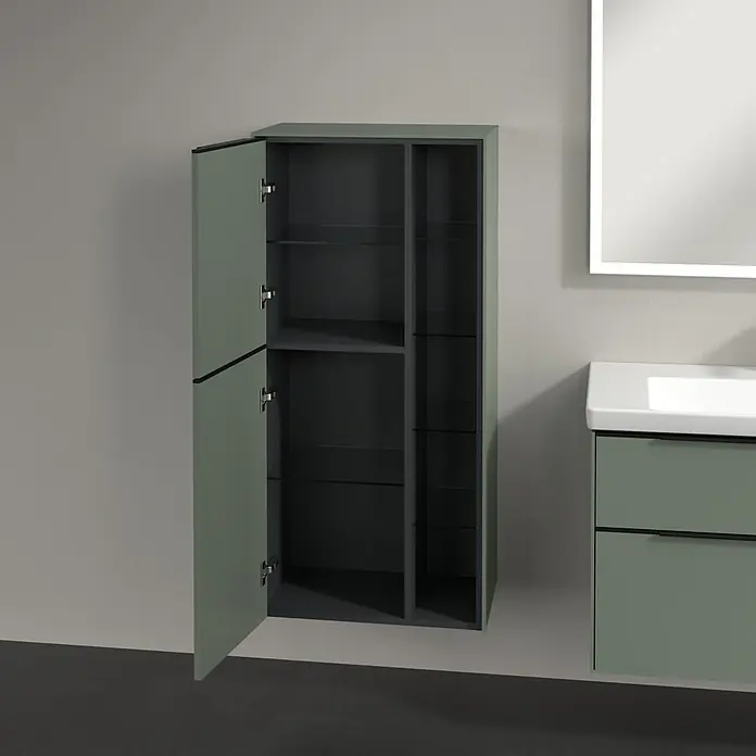 Villeroy & Boch Subway 3.0 Seitenschrank - B x T x H: 57,4 x 36,2 x 120 cm, Soft Green, DIN Anschlag: Links, Farbe Griff: Volcano Black - Ein offener, hängender Badezimmerschrank mit mehreren Glasböden zur Aufbewahrung. Helle Farbgebung, modernes Design für Ihr Badezimmer.