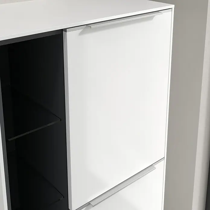 Villeroy & Boch Subway 3.0 Seitenschrank - B x T x H: 57,4 x 36,2 x 120 cm, Brilliant White, DIN Anschlag: Rechts, Farbe Griff: Aluminium glänzend - Weißer Schuhschrank mit schwarzem Innenraum und Regalen für eine organisierte Aufbewahrung. Praktisches Möbelstück.