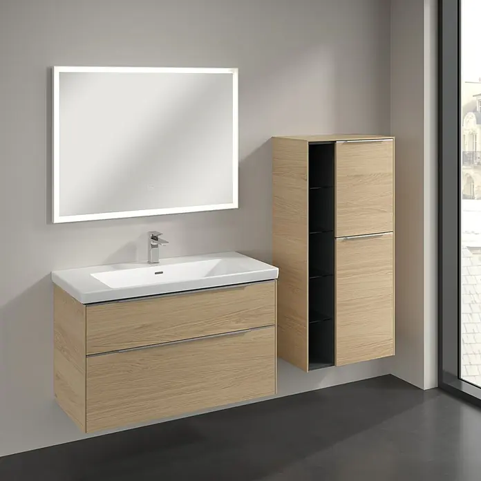 Villeroy & Boch Subway 3.0 Seitenschrank - B x T x H: 57,4 x 36,2 x 120 cm, Nordik Oak, DIN Anschlag: Rechts, Farbe Griff: Aluminium glänzend - Badezimmer-Ensemble mit beleuchtetem Spiegel, Waschtisch mit Schubladen und Hochschrank in Holzoptik für ein stilvolles Ambiente.