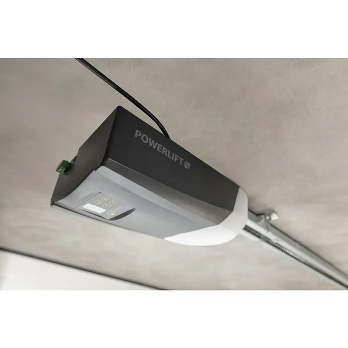 Schellenberg Garagentorantrieb Powerlift 800N - Torfläche: 14 m², Zugkraft: 800 N - Nahaufnahme eines Powerlift-Garagentoröffners, der an einer Betondecke montiert ist und mit einer Kette verbunden ist.