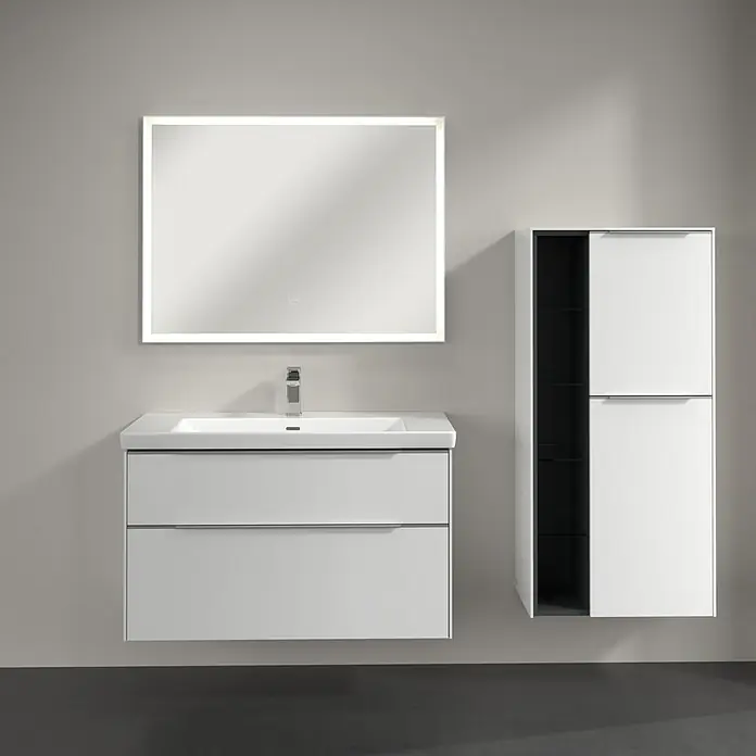 Villeroy & Boch Subway 3.0 Seitenschrank - B x T x H: 57,4 x 36,2 x 120 cm, Brilliant White, DIN Anschlag: Rechts, Farbe Griff: Aluminium glänzend - Modernes Badezimmer-Set mit weißem Waschtischunterschrank, beleuchtetem Spiegel und passendem Hochschrank für ein stilvolles Ambiente.
