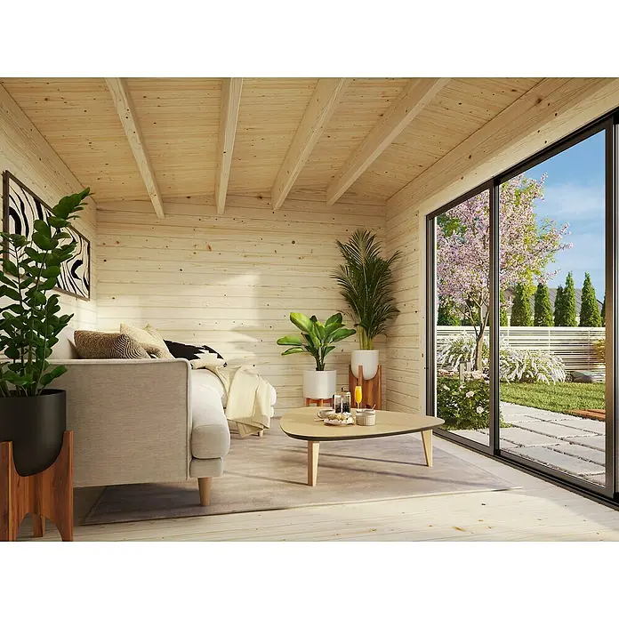 Palmako Gartenhaus Slide - Außenmaß inkl. Dachüberstand (B x T): 524 x 379 cm, Holz, Grau - Ein helles Holzgartenhaus mit großem Fenster, Sofa, Tisch und Pflanzen schafft eine gemütliche Atmosphäre mit Blick in den Garten.