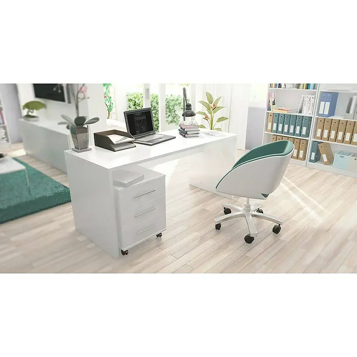 Meka Block Mesa de escritorio K-1600 - L x An x Al: 67,2 x 160 x 75 cm, Blanco Soft - Un escritorio blanco moderno con cajones, computadora portátil y material de oficina en un espacio de trabajo luminoso y acogedor.