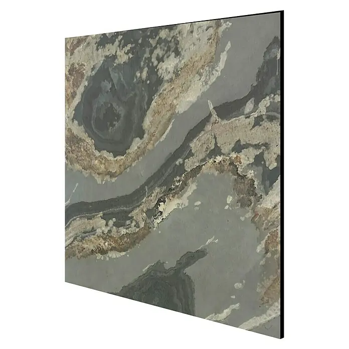 Jangal Wandpaneel Modular Wall Stone - Patina Slate Anel, 520 x 520 x 6 mm - Nahaufnahme einer strukturierten Fliesenoberfläche mit gewischten Grautönen, hervorgehoben durch dezente Beige- und Brauntöne, die eine natürliche Marmorierung erzeugen.