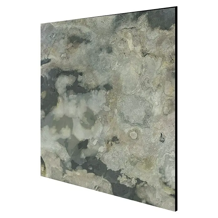 Jangal Wandpaneel Modular Wall Stone - Patina Slate Anel, 520 x 520 x 6 mm - Nahaufnahme einer polierten Onyxplatte, die die einzigartigen grauen, weißen und beigen Muster des Steins hervorhebt. Ideal für elegante Innenräume.