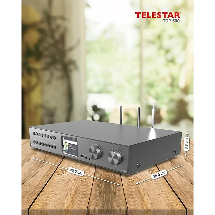 Telestar Internetradio TOP 500 - L x B x H: 25,8 x 43 x 8 cm, Schwarz - Das Bild zeigt einen silbernen TELSTAR TOP 500 Receiver auf einem Holztisch, wobei die Abmessungen mit Pfeilen und Text hervorgehoben sind.